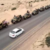 Đoàn xe quân sự thuộc Lực lượng Quân đội Quốc gia Libya do Tướng Khalifa Haftar đứng đầu tiến về miền Tây Libya và thủ đô Tripoli ngày 3/4/2019. (Ảnh: AFP/TTXVN)