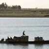 Một chiếc thuyền chở hàng trên sông Niger. (Nguồn: Getty Images)