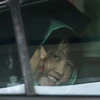 Đoàn Thị Hương nở nụ cười khi rời phiên tòa ngày 1/4. (Nguồn: AFP)