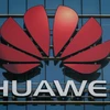 Biểu tượng của Huawei tại văn phòng của tập đoàn ở tỉnh Quảng Đông, Trung Quốc. (Ảnh: AFP/TTXVN)