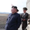 Nhà lãnh đạo Triều Tiên Kim Jong-un trong buổi thị sát một cuộc diễn tập bay. (Nguồn: KCNA)