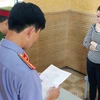 Cơ quan chức năng công bố các quyết định khởi tố vụ án, khởi tố vị can và lệnh tạm giam đối với Nguyễn Thị Tình về hành vi môi giới mại dâm. (Ảnh: Quang Văn/TTXVN)