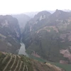 Đèo Mã Pí Lèng được du khách mệnh danh là một trong 'tứ đại đỉnh đèo' thuộc vùng núi phía Bắc của Việt Nam. (Ảnh: Nguyễn Chiến/TTXVN)