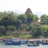 Tháp Bà Ponagar nhìn từ sông Cái, Nha Trang. (Ảnh: Tiên Minh/TTXVN)