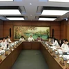 Đoàn đại biểu Quốc hội thành phố Hà Nội thảo luận tại tổ. (Ảnh: Văn Điệp/TTXVN)