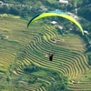Các phi công bay lượn tại đèo Khau Phạ. (Ảnh: Thế Duyệt/TTXVN)