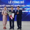 Giáo sư-tiến sỹ Nguyễn Lộc nhận quyết định bổ nhiệm làm hiệu trưởng BVU. (Ảnh: M.Phương/Vietnam+)