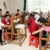 Lớp học tại Trung tâm dạy nghề người khuyết tật. (Ảnh: Anh Tuấn/TTXVN)