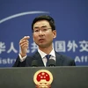 Người phát ngôn Bộ Ngoại giao Trung Quốc Cảnh Sảng tại cuộc họp báo ở Bắc Kinh, Trung Quốc. (Ảnh: EPA/TTXVN)