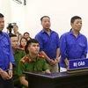 Bị cáo Nguyễn Kim Hưng và đồng phạm tại phiên tòa. (Ảnh: Doãn Tấn/TTXVN)