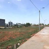 Khu vực đất phân lô bán nền mới hình thành trên địa bàn thành phố Phan Thiết. (Ảnh: Nguyễn Thanh/TTXVN)