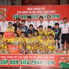 Đội Sông Lam Nghệ An giành cúp vô địch giải đấu. (Ảnh: Tuấn Anh/TTXVN)
