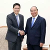 Thủ tướng Nguyễn Xuân Phúc tiếp Thống đốc Ngân hàng Trung ương Thái Lan Veerathai Santiprabhob đang thăm và làm việc tại Việt Nam. (Ảnh: Văn Điệp/TTXVN)