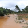 Nước xả từ hồ thủy điện Đăk Kar gây xói lở, ngập lụt vùng hạ du. (Ảnh: Hưng Thịnh/TTXVN)