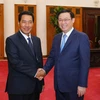 Phó Thủ tướng Vương Đình Huệ và Phó Chủ tịch Quốc hội Lào Bounpone Bouttanavon. (Ảnh: Doãn Tấn/TTXVN)