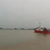 Hải đội 2 Biên phòng Nghệ An xuất kích đi cứu nạn tàu cá NA 95688 TS bị nạn trên biển. (Ảnh: TTXVN)