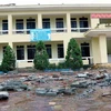 Mưa to kèm theo lốc xoáy khiến trường học cùng hàng chục nhà dân trên địa bàn huyện Thạch Hà bị tốc mái, hư hỏng nặng. (Ảnh: Công Tường/TTXVN)