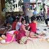 Người dân trên địa bàn xã Mường Lói đến khám, điều trị tại Trung tâm y tế xã. (Ảnh: Xuân Tiến/TTXVN)