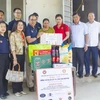 Đại sứ Vương quốc Thái Lan Tanee Sangrat trao hỗ trợ người dân bị thiên tai tại Thái Nguyên. (Ảnh: Quân Trang/TTXVN)
