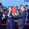 Thủ tướng Nguyễn Xuân Phúc và Thủ tướng Campuchia Samdech Techo Hun Sen ký Hiệp ước bổ sung Hiệp ước hoạch định biên giới quốc gia năm 1985 và Hiệp ước bổ sung năm 2005 giữa Cộng hòa XHCN Việt Nam và Vương quốc Campuchia. (Ảnh: Dương Giang/TTXVN)