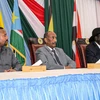 Thủ tướng Ethiopia Abiy Ahmed (trái), Chủ tịch Hội đồng chủ quyền Sudan Abdel Fattah al-Burhan (giữa) và Tổng thống Nam Sudan Salva Kiir tại vòng đàm phán hòa bình giữa Chính phủ của Thủ tướng Sudan Abdalla Hamdok và đại diện của các nhóm vũ trang ở Juba 