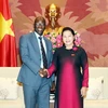 Chủ tịch Quốc hội Nguyễn Thị Kim Ngân tiếp Giám đốc Quốc gia Ngân hàng Thế giới tại Việt Nam Ousmane Dione. (Ảnh: Trọng Đức/TTXVN)
