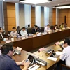 Đoàn đại biểu Quốc hội tỉnh Lai Châu, Quảng Nam, Trà Vinh và Bình Định thảo luận tại tổ. (Ảnh: Văn Điệp/TTXVN)