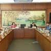 Đoàn đại biểu Quốc hội thành phố Hà Nội thảo luận ở tổ. (Ảnh Doãn Tấn/TTXVN)
