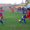 Một tình huống trong trận đấu ngày khai mạc giữa đội U19 Than Khoáng Sản Việt Nam và U19 Hà Nội. (Ảnh: Đại Nghĩa/TTXVN)