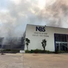 Khu nhà xưởng của Công ty May Nhà bè Sóc Trăng bị cháy. (Ảnh: Trung Hiếu/TTXVN)