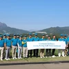 Các golf thủ chụp ảnh lưu niệm trước giải đấu. (Ảnh: Phóng viên TTXVN tại Hong Kong)