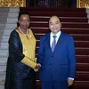 Thủ tướng Nguyễn Xuân Phúc tiếp Bộ trưởng Ngoại giao nước Cộng hòa Kenya Monica Juma nhân chuyến thăm chính thức Việt Nam. (Ảnh: Thống Nhất/TTXVN)