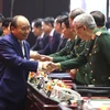 Thủ tướng Nguyễn Xuân Phúc gặp gỡ các đại biểu dự hội nghị. (Ảnh: Dương Giang/TTXVN)