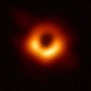 Bức ảnh đầu tiên về một hố đen lớn do mạng lưới Kính viễn vọng Chân trời sự kiện (EHT) chụp được. (Nguồn: Reuters)