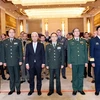 Lãnh đạo Đại sứ quán Việt Nam và các quan khách trang trọng thực hiện nghi thức chào cờ tại Lễ kỷ niệm. (Ảnh: Vĩnh Hà/TTXVN)
