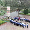 Cột mốc chủ quyền Trường Sa trong khuôn viên Trường Trung học cơ sở Kim Liên. (Ảnh: Nguyễn Oanh/TTXVN)