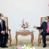 Thủ tướng Nguyễn Xuân Phúc tiếp ông Chay Navuth, Đại sứ Campuchia đến chào xã giao nhân dịp nhận nhiệm kỳ công tác tại Việt Nam. (Ảnh: Thống Nhất/TTXVN)