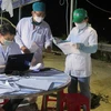 Cán bộ y tế tỉnh Phú Yên nhập dữ liệu của người khai báo y tế để kiểm soát. (Ảnh: Xuân Triệu/TTXVN)