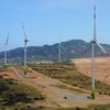 Nhiều dự án điện gió được đầu tư và phát triển mạnh tại Ninh Thuận. (Ảnh: Công Thử/TTXVN)