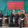 Trao vật tư y tế phòng chống dịch COVID-19 cho lực lượng Bộ Chỉ huy Quân sự 2 tỉnh Champasack và Attapeu (nước Cộng hòa Dân chủ Nhân dân Lào). (Ảnh: Cao Nguyên/TTXVN)