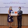 Việt Nam trao tặng thiết bị y tế chống COVID-19 cho Thụy Điển