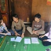 Người dân xã Ea Tul, huyện Cư M’gar, tỉnh Đắk Lắk phản ánh vụ việc với phóng viên. (Ảnh: Tuấn Anh/TTXVN)