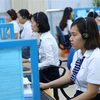 Các Trung tâm Chăm sóc khách hàng- nơi tiếp nhận thông tin và hướng dẫn khách hàng sử dụng các dịch vụ trực tuyến của ngành điện. (Ảnh: Ngọc Hà/TTXVN)