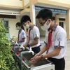 Học sinh rửa tay trước khi vào lớp học. (Ảnh minh họa. Nguồn: TTXVN)