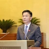 Bộ trưởng Bộ Tư Pháp Lê Thành Long trình bày Tờ trình dự án Luật sửa đổi, bổ sung một số điều của Luật Xử lý vi phạm hành chính. (Ảnh: Phương Hoa/TTXVN)
