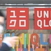 Uniqlo cho biết sẽ sớm bắt tay vào sản xuất khẩu trang.(Nguồn: Nikkei)