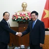 Phó Thủ tướng, Bộ trưởng Ngoại giao Phạm Bình Minh tiếp Đại sứ Vương quốc Campuchia Chay Navuth. (Nguồn: Baochinhphu.vn)