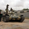 Lực lượng Chính phủ Đoàn kết dân tộc Libya (GNA) trong cuộc giao tranh với Lực lượng quân đội miền Đông (LNA) tại Tripoli ngày 23/4/2020. (Ảnh: THX/TTXVN)