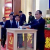 Các đại biểu tiến hành bỏ phiếu Bầu Ban Chấp hành Đảng bộ thành phố Châu Đốc, tỉnh An Giang khóa XII. (Ảnh: Thanh Sang/TTXVN)