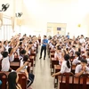 Các em học sinh hào hứng tham gia chương trình. (Nguồn: Vietnam+)